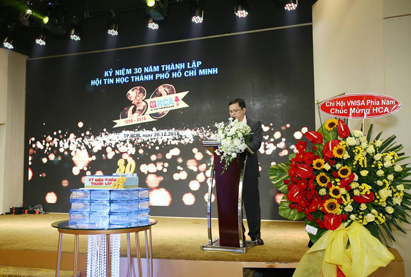 Ông Lâm Nguyễn Hải Long - Chủ tịch HCA báo cáo hoạt động của HCA 30 năm qua