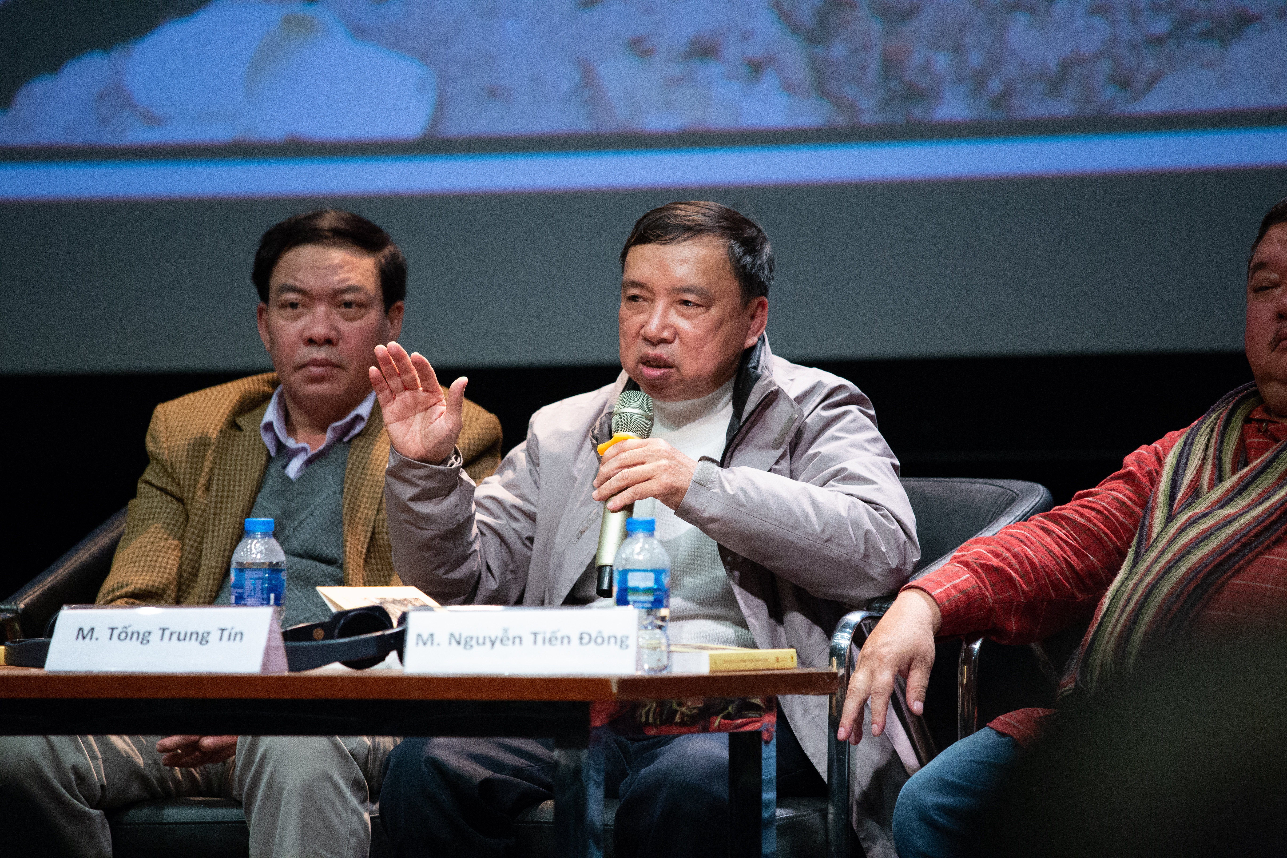 Phó GS. Tống Trung Tín phát biểu tại hội thảo về những phát hiện tại Hoàng thành. Ảnh: Tuấn Quang