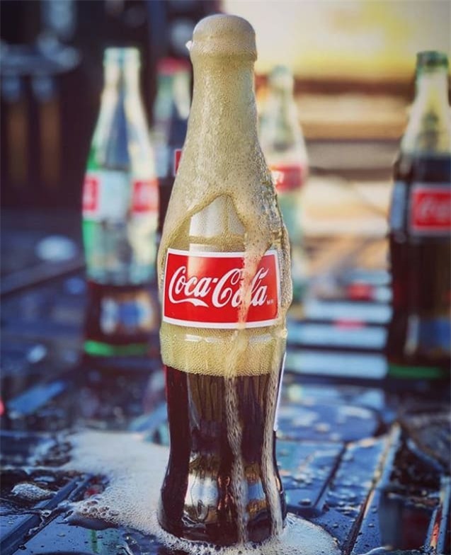 Đây là lý do khiến Coca-cola đóng chai thủy tinh chuẩn vị hơn hẳn lon nhôm hoặc chai nhựa - Ảnh 1.