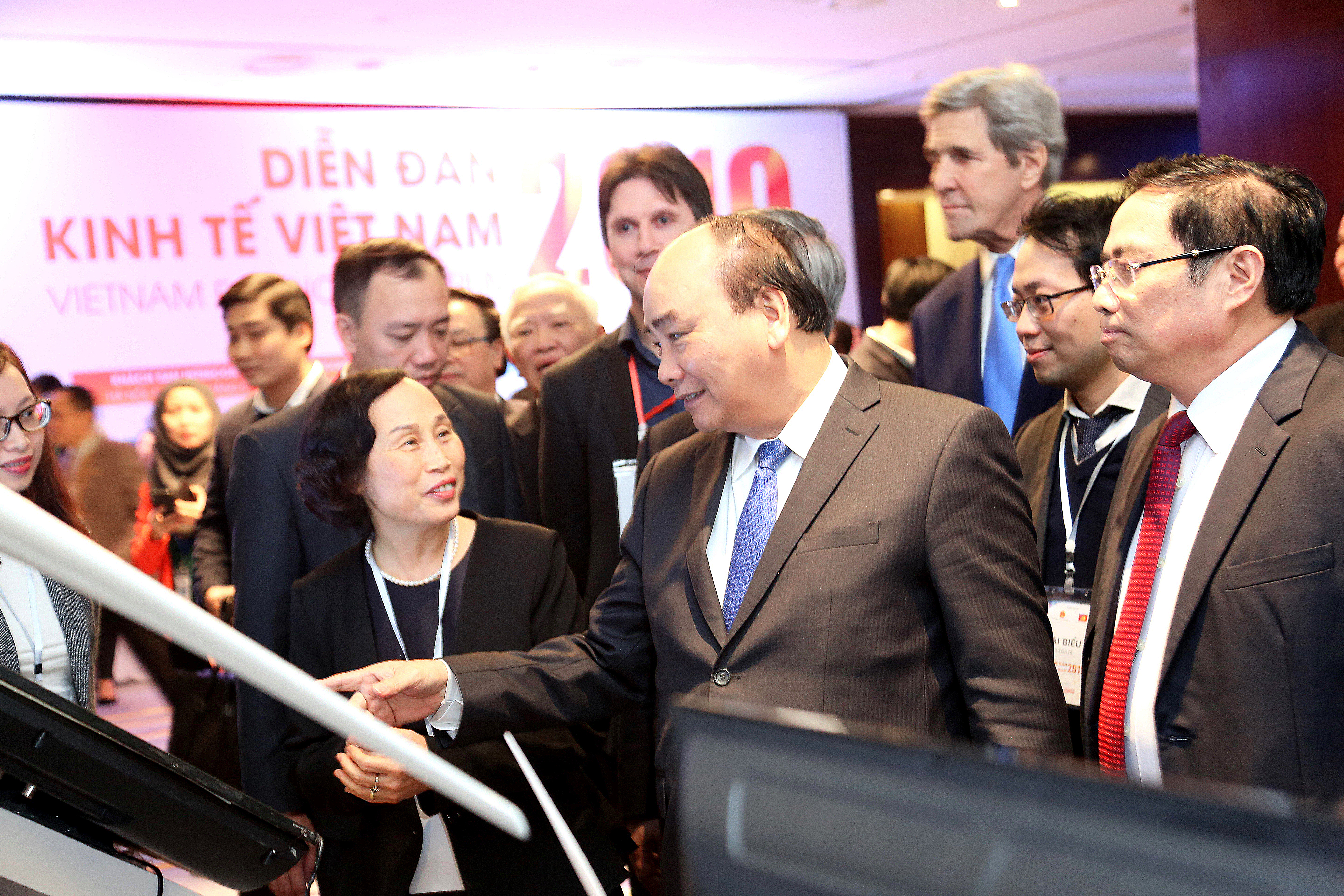 Thủ tướng Nguyễn Xuân Phúc và các đại biểu tại Diễn đàn Kinh tế Việt Nam 2019 do Chính phủ và Ban Kinh tế Trung ương tổ chức ngày 17-01-2019. Ảnh: BTC