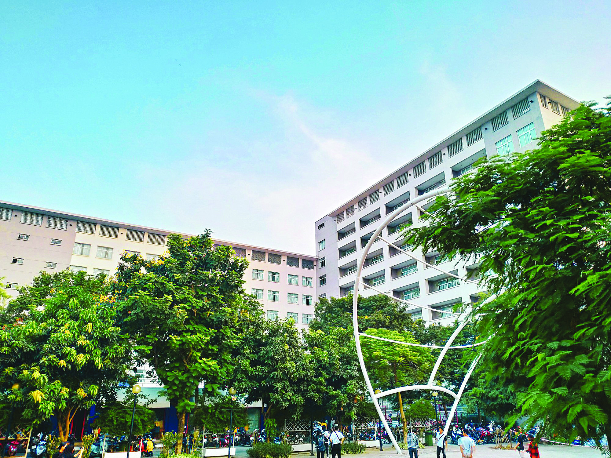Đại học Thăng Long gồm hai tòa nhà cao 8 và 10 tầng. Ảnh: tin247.com