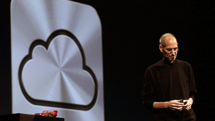 Steve Jobs giới thiệu hệ thống lưu trữ iCloud tại Hội nghị các nhà phát triển toàn cầu của Apple năm 2011. Ảnh: Justin Sullivan/ GETTY