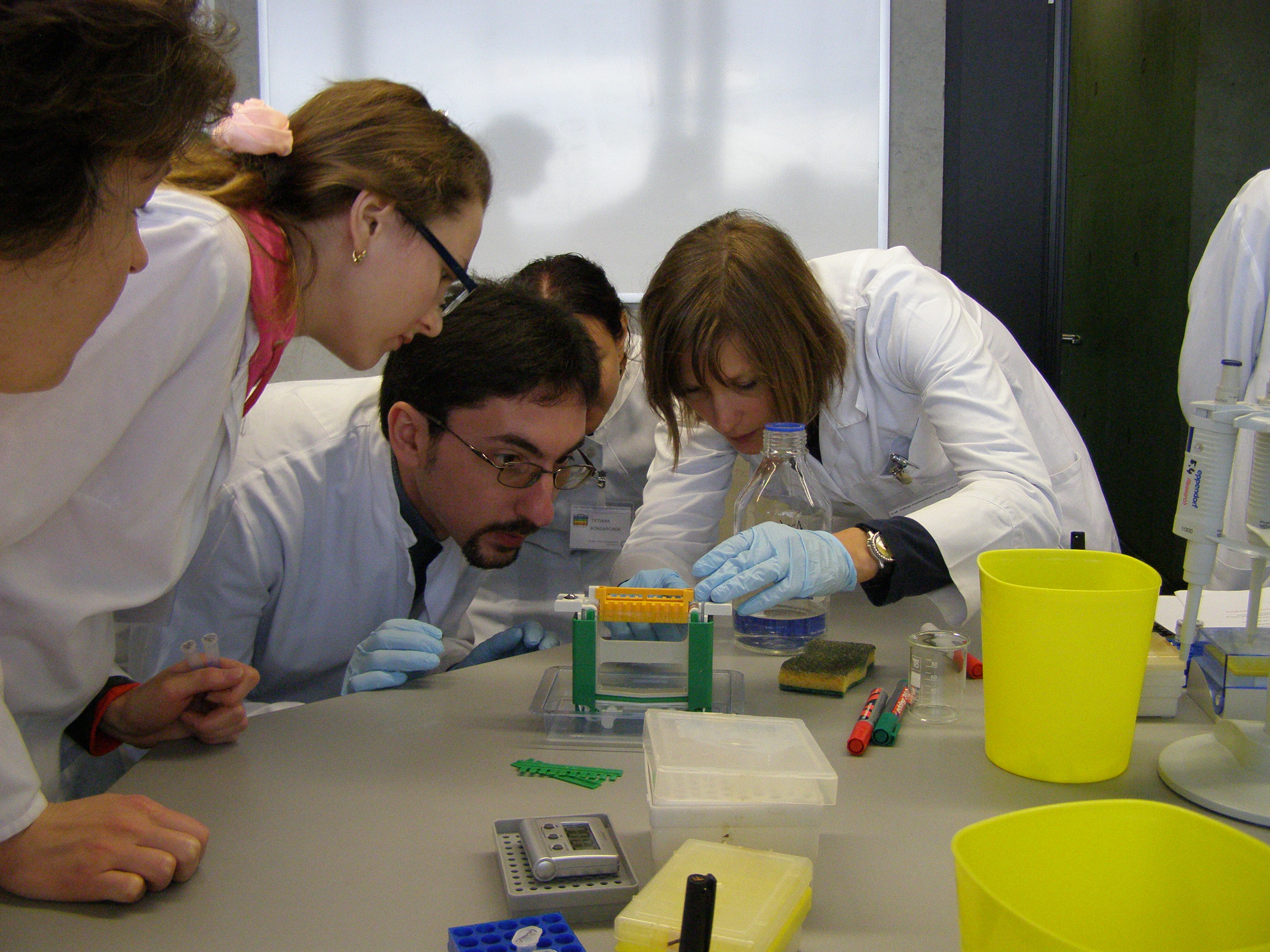 Viện hàn lâm KH Ukraine hợp tác với Đức mở khóa đào tạo giáo viên về công nghệ gene, sinh học phân tử, khoa học thần kinh nhằm khuyến khích các tài năng trẻ đến với khoa học. Nguồn: NASU.