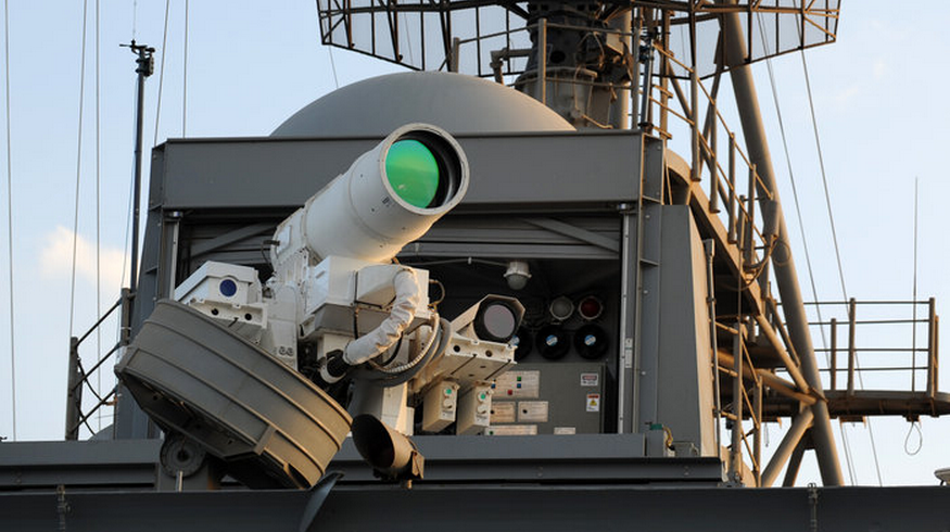 Mỹ từng nhiều lần công khai thử nghiệm các hệ thống vũ khí laser được trang bị trên những phương tiện hàng không và hàng hải. Ảnh: US Navy. 