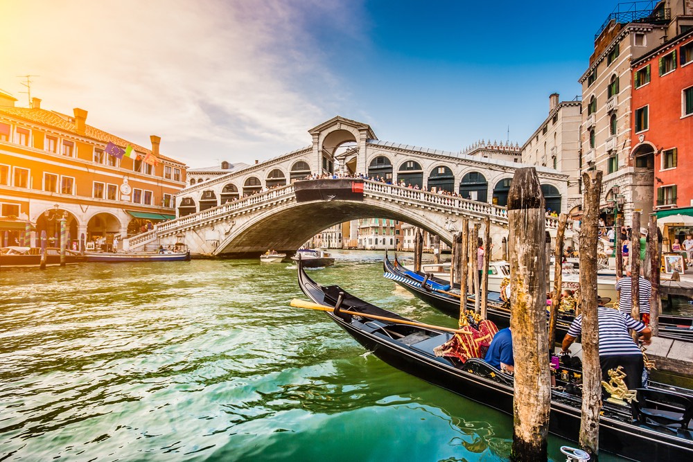 .Venice là một địa danh du lịch nổi tiếng nhất nước Ý. Ảnh: Shutterstock.