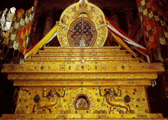 Bảo tháp chứa xác ướp của các Đạt Lai Lạt Ma tại Cung điện Potala. Ảnh: Tibet Discovery
