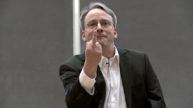 Linus Torvalds phát triển nhân (kernel) Linux khi đang là một sinh viên ngành khoa học máy tính tại Đại học Helsinki (Phần Lan) năm 1991. Ảnh: Arsh Technica.  