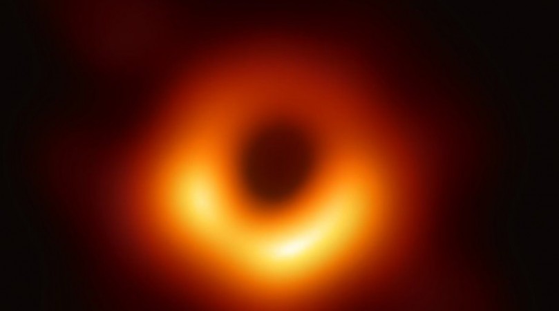 Hình ảnh của hố đen M87*. Ảnh: UPI