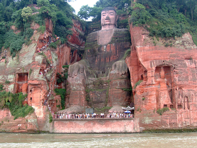 Tượng Lạc Sơn Đại Phật được tạc vào sườn núi Lăng Vân. Ảnh: Wikipedia