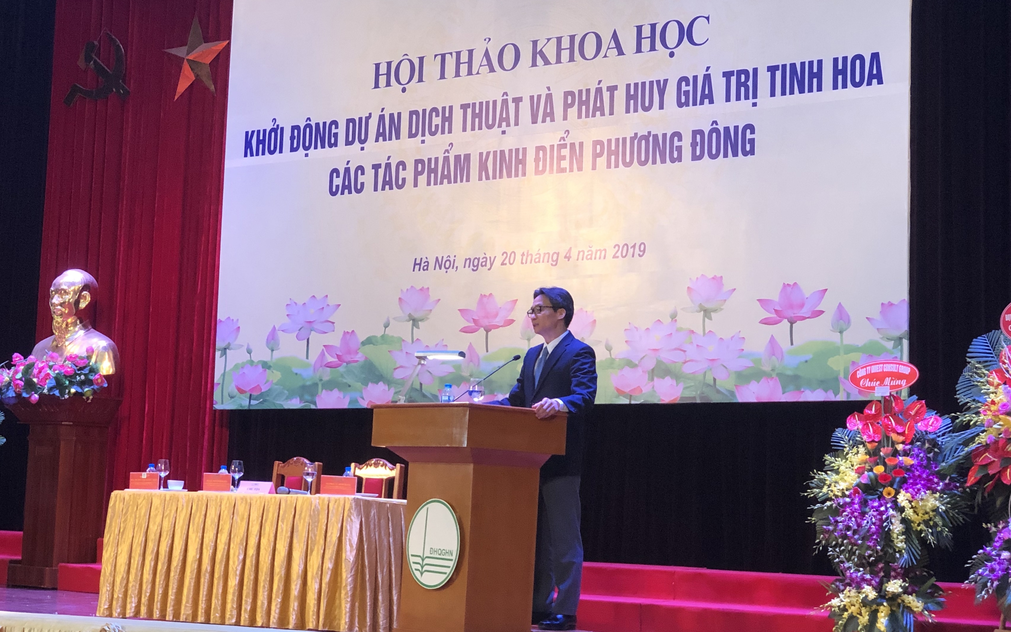 Phó Thủ tướng Chính phủ Vũ Đức Đam tham dự và phát biểu ý kiến tại hội thảo. Ảnh: Quỳnh Nguyễn