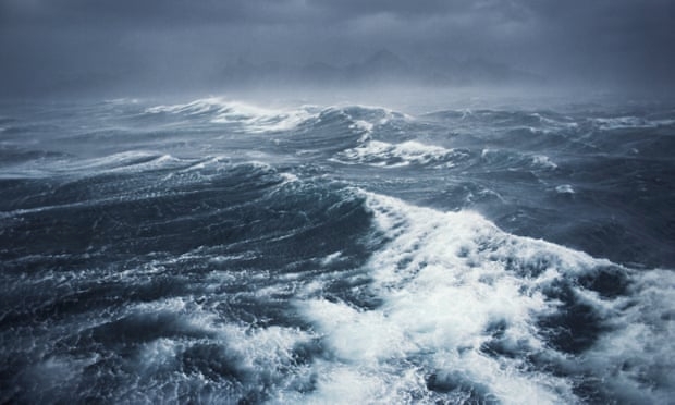 Bão mạnh hơn do tốc độ gió cao hơn và sóng cũng cao hơn trên khắp các đại dương - Ảnh: Guardian