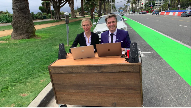 Một co-working space tận dụng chỗ đậu xe tại Santa Monica. Ảnh: Vice.