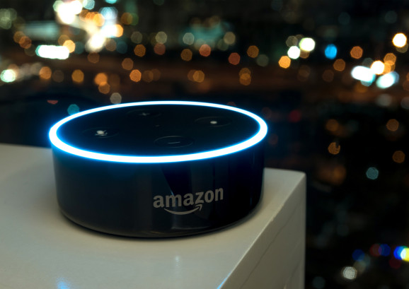 Amazon đang đầu đổ rất nhiều tiền bạc cho các chương trình phát triển AI và robot. Ảnh: Shutterstock.