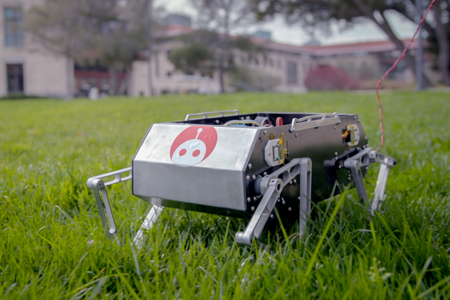 Robot chó của một nhóm sinh viên Stanford. Ảnh: Extreme Mobility.