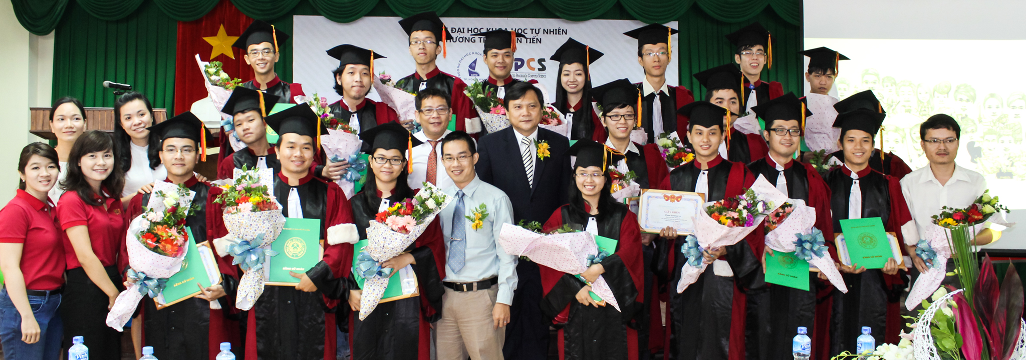 Lễ tốt nghiệp chương trình đào tạo tiên tiến ngành Công nghệ thông tin của Trường Đại học Khoa học tự nhiên, ĐH Quốc gia TP Hồ Chí Minh, tháng 11/2013. Nguồn: ctdb.hcmus.edu.vn