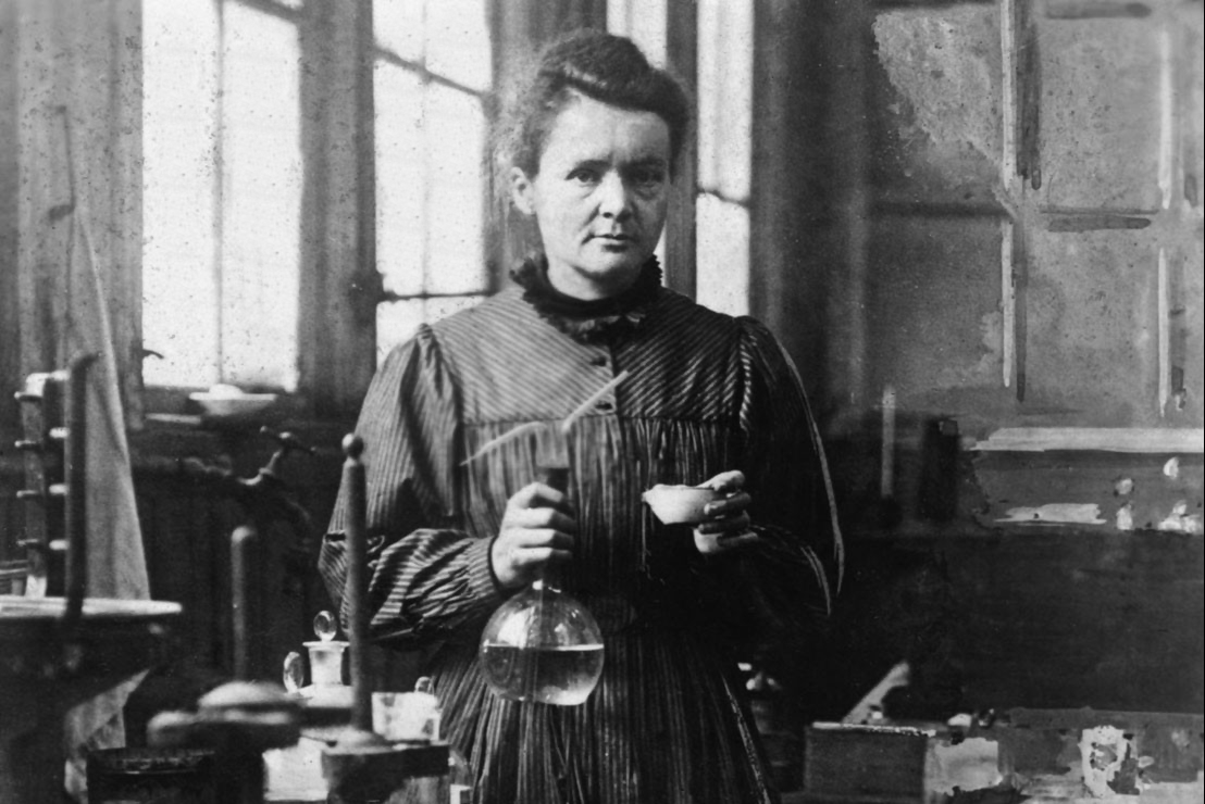 Bà Marie Curie trong phòng thí nghiệm. Ảnh: History