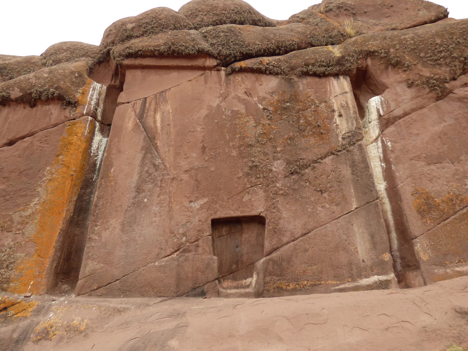 Cổng thần ở Peru. Ảnh: Alamy