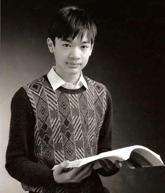 Terence Tao và cuốn sách đầu tiên của mình: Solving Mathematical Problems: A Personal Perspective.  Deakin University Press, Geelong, Vic.: 1992 (Viết năm 15 tuổi).
