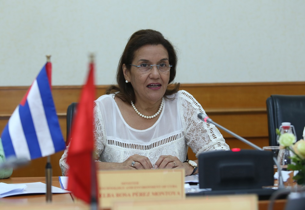 Bộ trưởng Bộ KH&CN và Môi trường Cuba Elba Rosa Pérez Montoya tại tọa đàm.