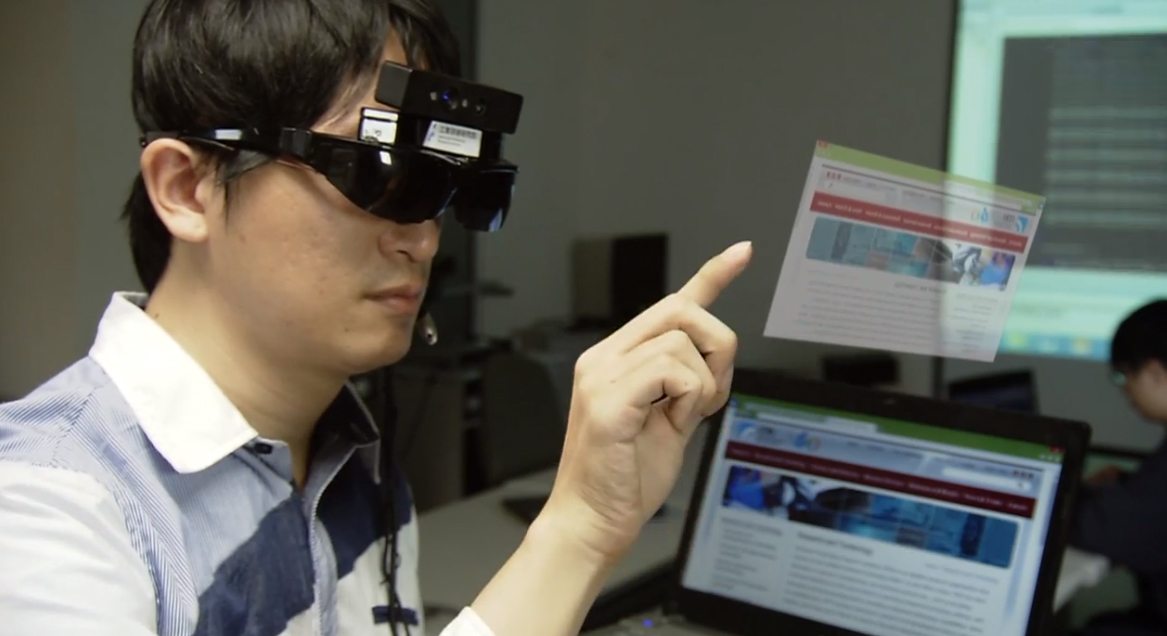MidAir, kính thực tế ảo tăng cường do ITRI phát triển, cho phép điều khiển các màn hình trong…không khí giống như các phim viễn tưởng.