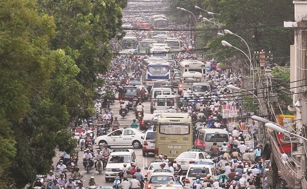 Cần có những nghiên cứu như tính toán hệ số phát thải đặc trưng của các loại phương tiện tại Việt Nam nhằm ước tính tổng phát thải từ giao thông, từ đó xây dựng các biện pháp cắt giảm hợp lý. Ảnh: NCĐT