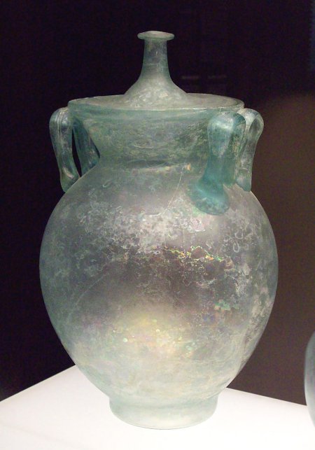 Bình thủy tinh của người La Mã có niên đại từ thế kỷ 1 đến thế kỷ 3 sau Công nguyên. Ảnh: Wikipedia.