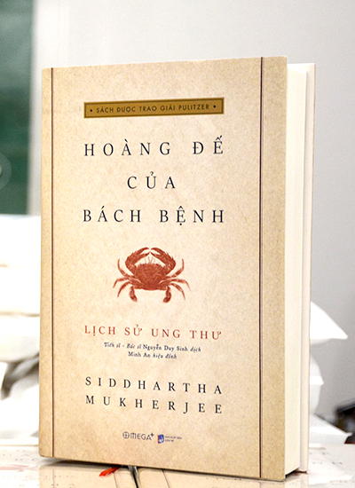 Cuốn sách Lịch sử ung thư - Hoàng đế của bách bệnh của Siddhartha Mukherjee 