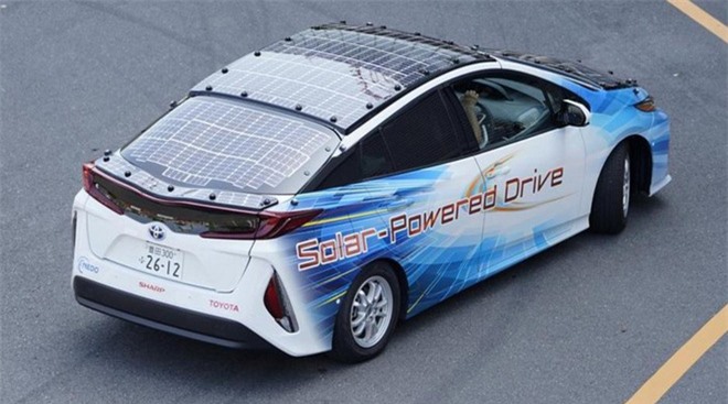Toyota muốn chế tạo xe điện chạy bằng năng lượng mặt trời có thể hoạt động mãi mãi không cần dừng lại để sạc - Ảnh 2.