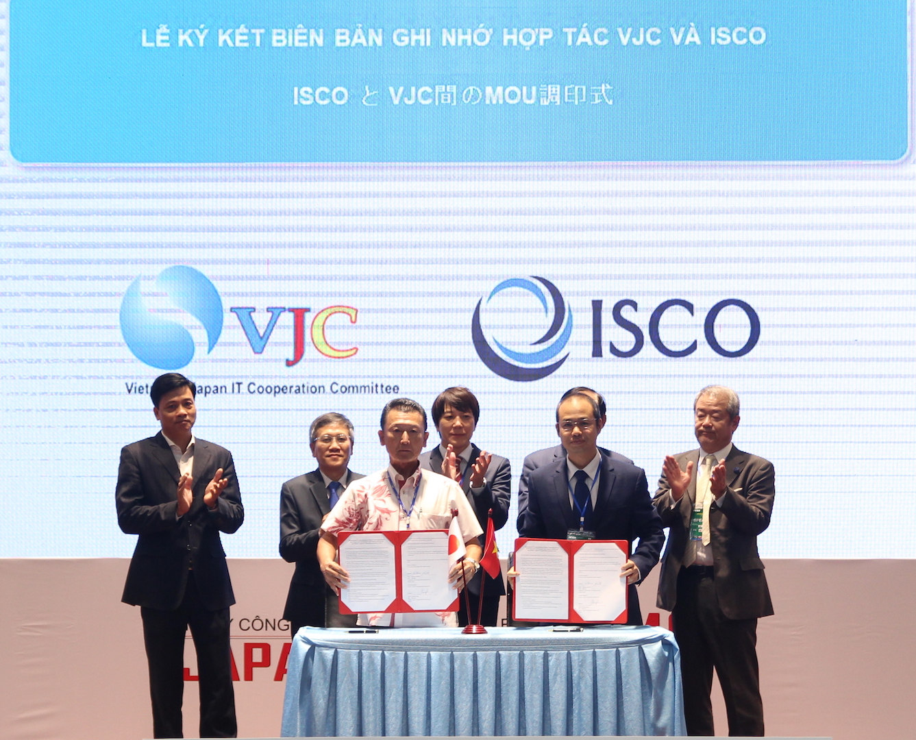 Ký kết biên bản ghi nhớ hợp tác giữa VJC với ISCO. Ảnh: VGP
