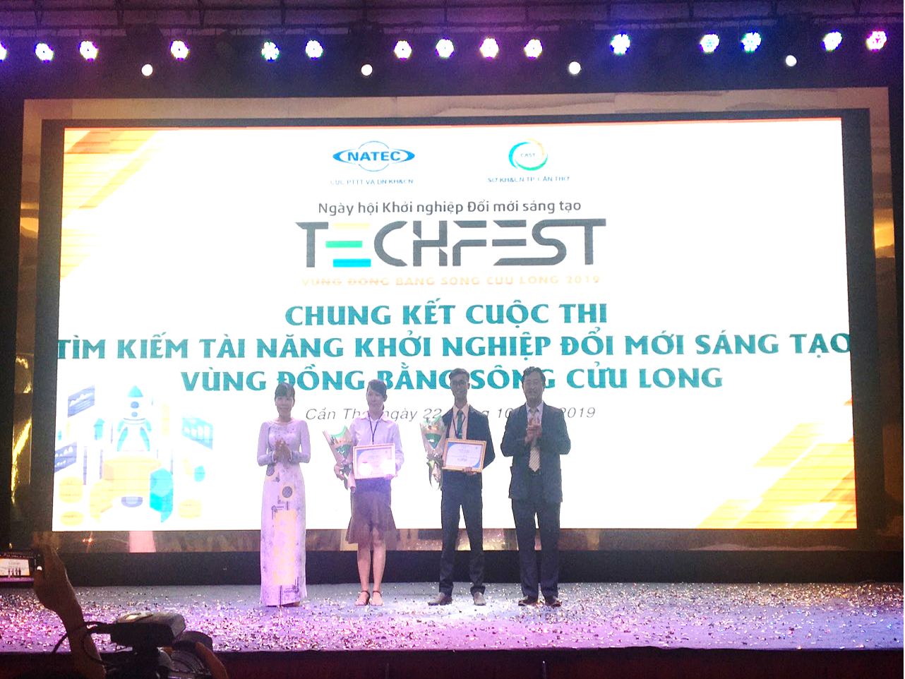 Trảo giải cho các dự án xuất sắctại Techfest Mekong 2019 | Ảnh: BTC