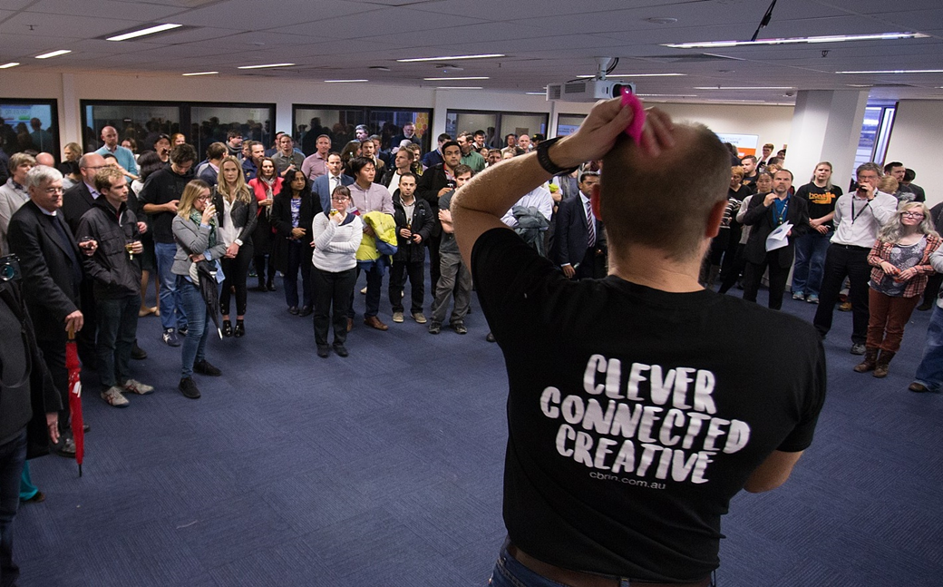 Hoạt động “Ngày thứ tư kết nối” được diễn ra hằng tuần tại Mạng lưới Đổi mới sáng tạo Canberra (Australia), mở cửa cho bất kì ai tham gia để chia sẻ các ý tưởng sáng tạo và cơ hội hợp tác. Ảnh: CBRIN