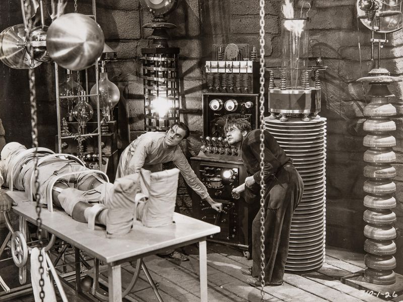 Phòng thí nghiệm nơi con quái vật của Frankenstein ra đời trong bộ phim phát hành năm 1931. Ảnh: Universal Studios Licensing LLC. 