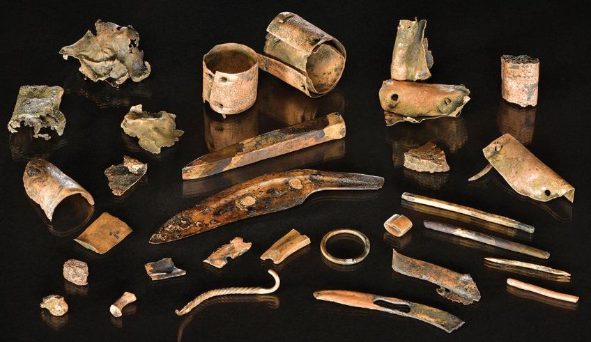 Các cổ vật bằng đồng khai quật trong lớp trầm tích sông Tollense. Ảnh: V. Minkus.