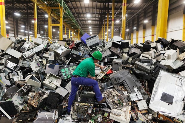 Rác thải điện tử đòi hỏi quy trình tái chế phức tạp | Ảnh: National Geographic