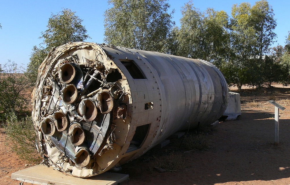 Phần còn sót lại của tên lửa Black Arrow trong vụ phóng cuối cùng ở Công viên Tưởng niệm William Creek, Nam Úc. Ảnh: Wikimedia.