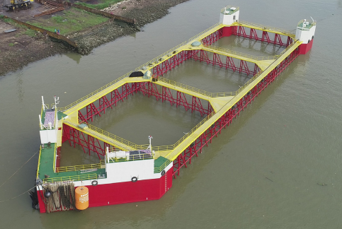 Một tàu khổng lồ phục vụ nuôi cá hồi của Trung Quốc đang được đóng. Ảnh: Internet.