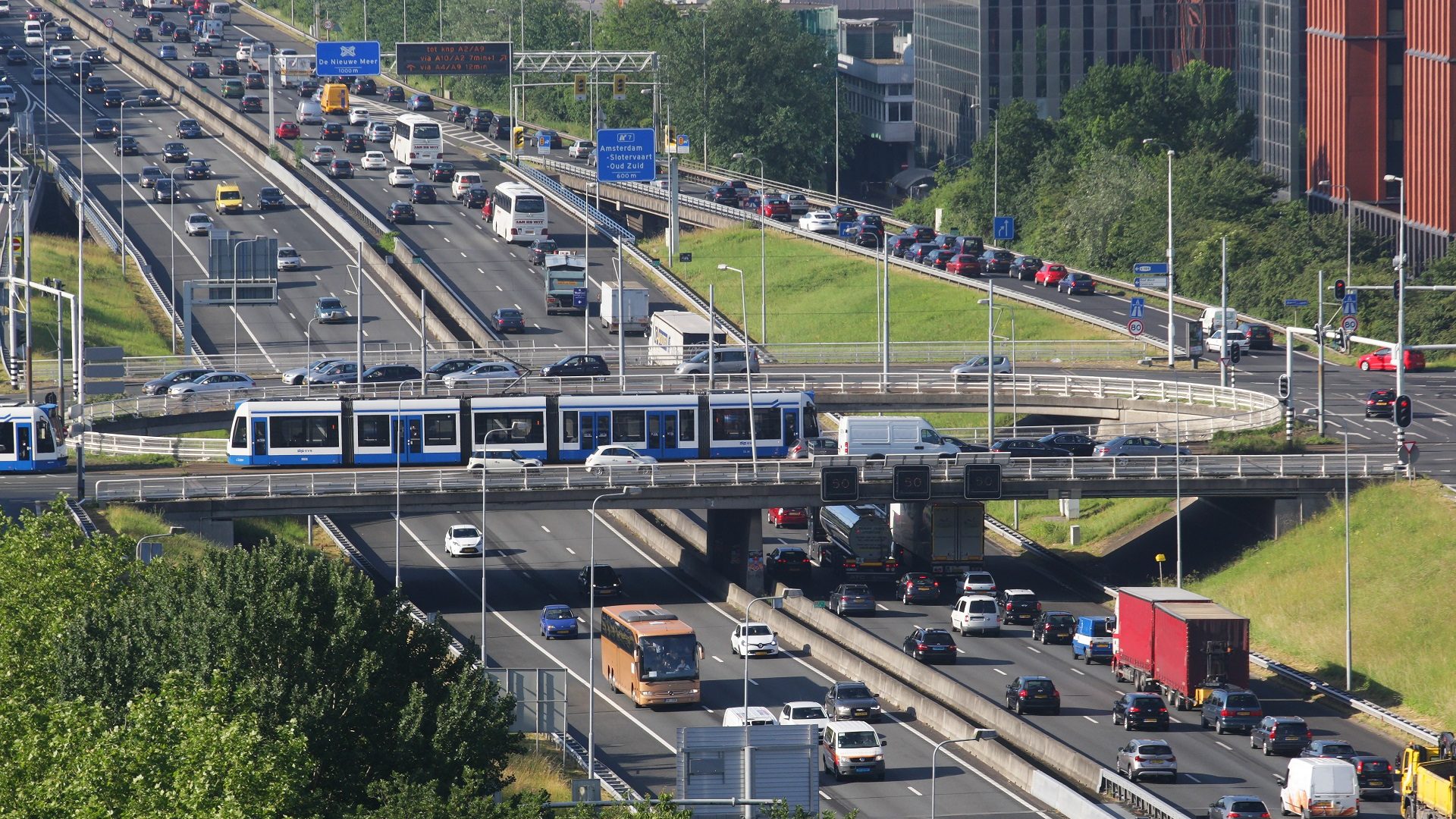 Hà Lan là nước có hệ thống giao thông công cộng và chính sách bảo vệ môi trường rất tốt, nhưng nguy cơ ô nhiễm do nitơ oxit vẫn đang có xu hướng gia tăng. Ảnh: Getty Images. 