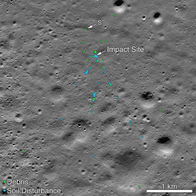 Phân tích ảnh chụp trước và sau cuộc đổ bộ của NASA cho thấy vị trí va chạm của Vikram và các mảnh vụn của tàu trên bề mặt Mặt Trăng. Nguồn: NASA