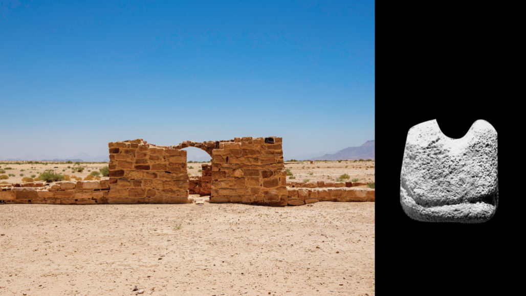Quân cờ vua (bên phải) được khai quật ở khu khảo cổ Humayma (bên trái). Ảnh: Science News.