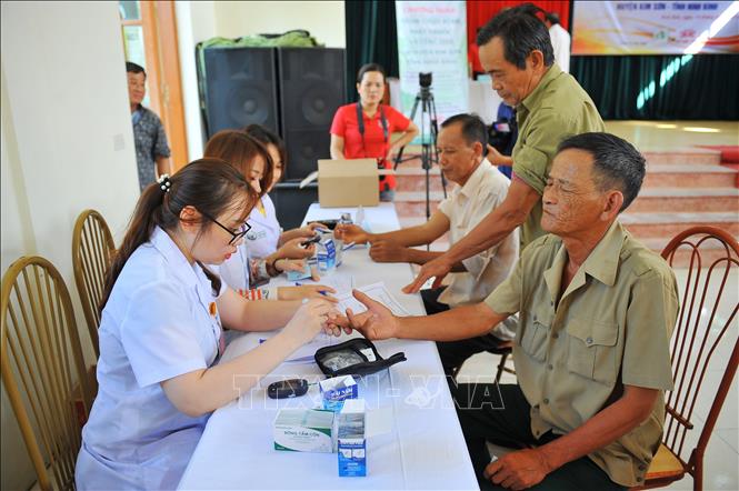 Khám bệnh, cấp thuốc miễn phí cho 400 nạn nhân chất độc da cam/dioxin ở Ninh Bình, tháng 8 năm 2019. Ảnh:  Ytvn.vn