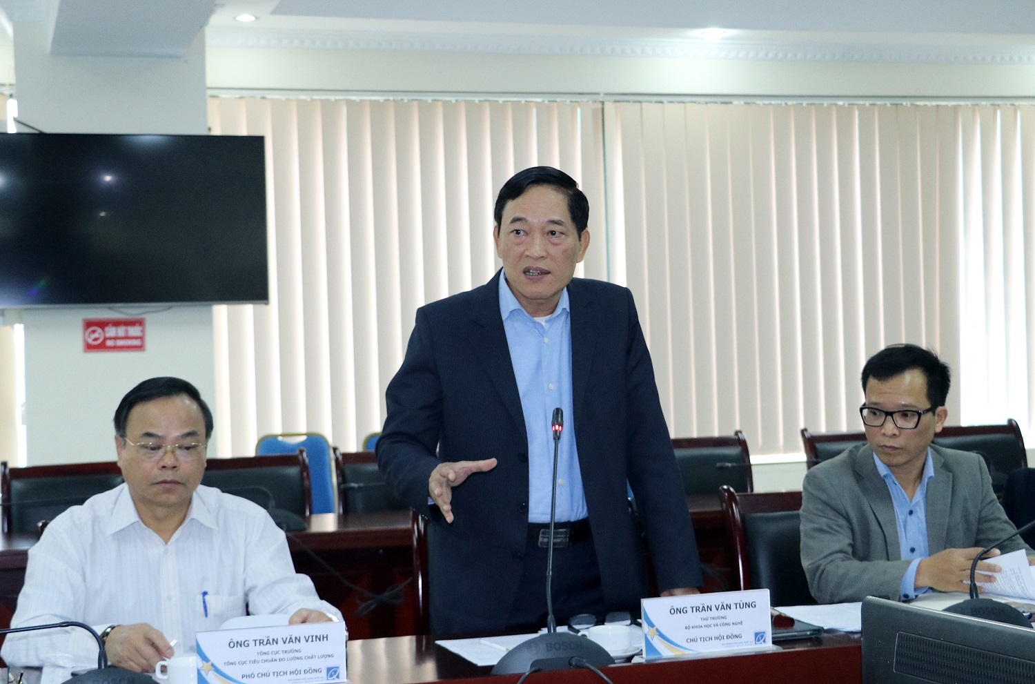 Thứ trưởng Trần Văn Tùng phát biểu tại Phiên họp.