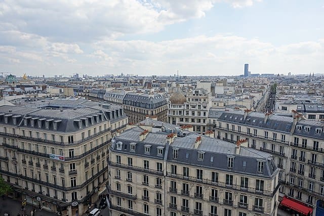 Phong cách kiến trúc mang dấu ấn Haussmann của Paris. Ảnh: Wikimedia.