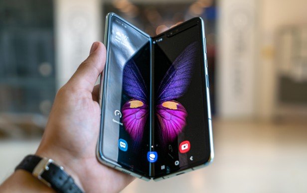 Công nghệ điện thoại màn hình gập của Samsung chưa sẵn sàng ra thị trường