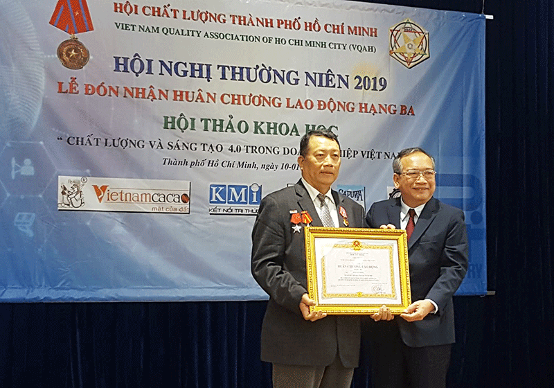 TS Ngô Văn Nhơn nhận Huân chương Lao động Hạng Ba