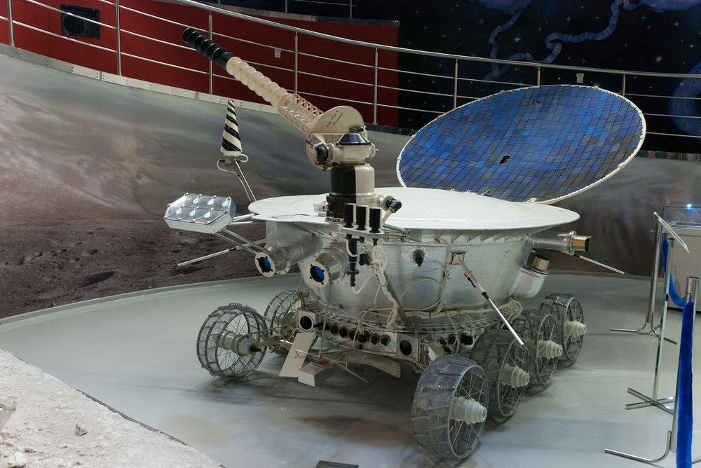 Mô hình xe tự hành thám hiểm Mặt trăng Lunokhod. Ảnh: Flickr.