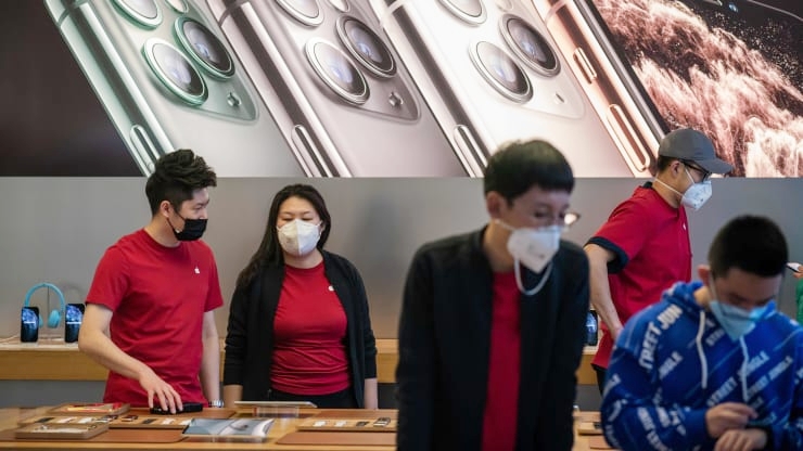 Bên trong một cửa hàng Apple ở Bắc Kinh vào ngày 30/1. Ảnh: Nicolas Asfouri.