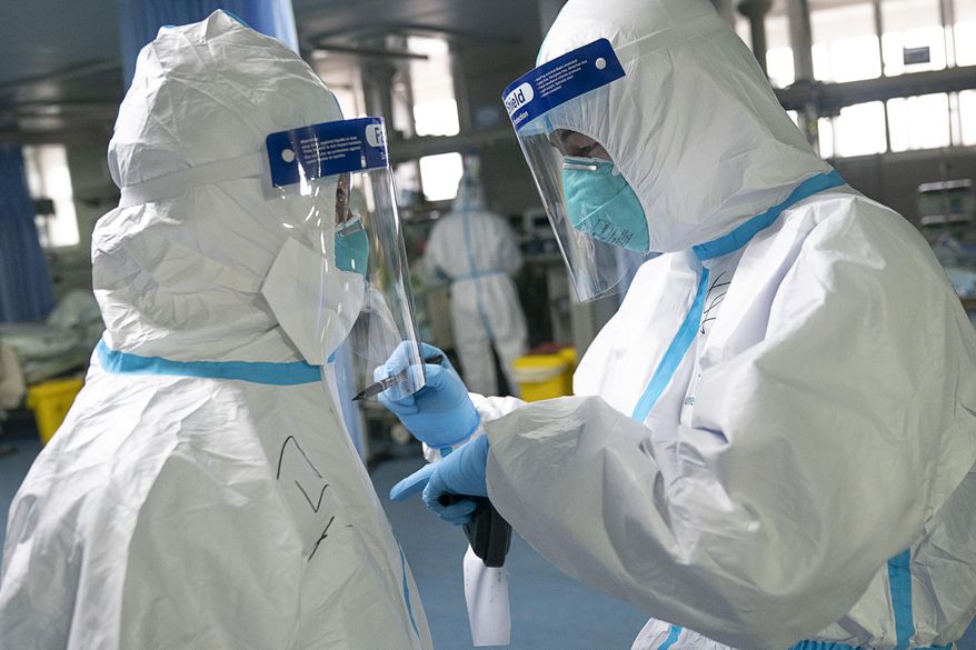 Một số hình ảnh về phòng thí nghiệm cấp 4 ở Vũ Hán đã bị đính kèm với những tin đồn gây hoang mang kiểu coronavirus là một loại vũ khí sinh học. Ảnh: China’s Xinhua News Agency