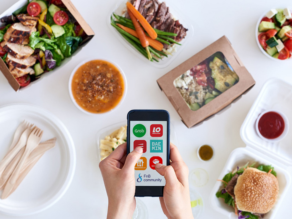 Chỉ cần ở nhà mở một trong hàng loạt ứng dụng giao đồ ăn như GrabFood, Now, Go-Food, Beamin hay LoShip là có thể chọn gần như đầy đủ các loại món ăn quen thuộc