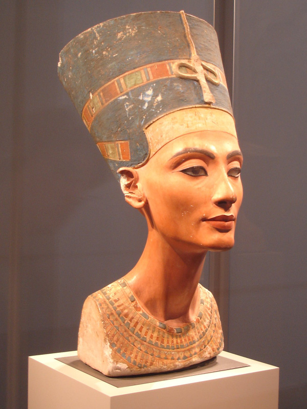 Bức tượng bán thân của Nữ hoàng Nefertiti hiện được trưng bày tại Bảo tàng Altes, Đức. Ảnh: New World Encyclopedia