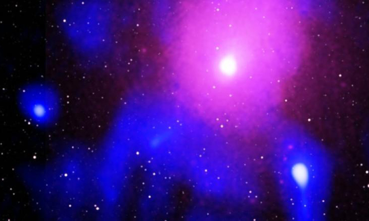 Vụ nổ hố đen siêu lớn trong cụm thiên hà Ophiuchus. Ảnh: CNN.
